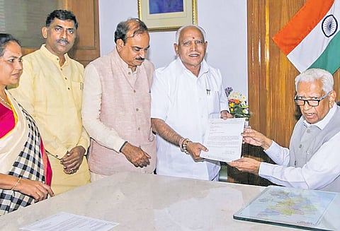 கர்நாடக சட்டசபை தேர்தலில் யாருக்கும் மெஜாரிட்டி இல்லை ஆட்சியை பிடிக்க கடும் போட்டி