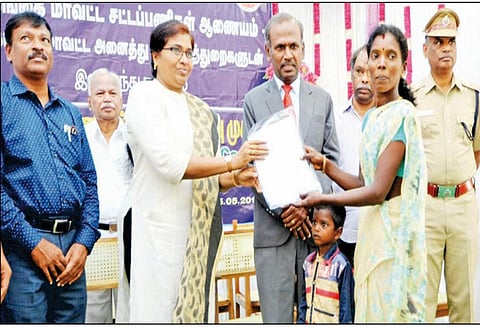 தேசிய சட்டப்பணிகள் ஆணையம் சார்பில் 5 அரசுப்பள்ளிகள், கிளை சிறைச்சாலைக்கு உபகரணங்கள்