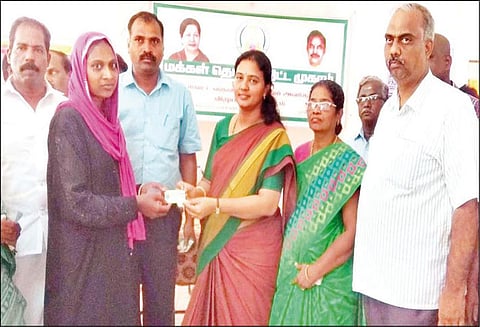 ரூ.13½ லட்சம் மதிப்பில் நலத்திட்ட உதவிகள் மாவட்ட வருவாய் அலுவலர் வழங்கினார்