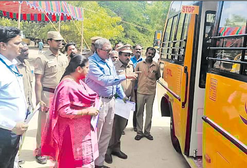 ஆய்வு செய்யாத பள்ளி வாகனங்களை இயக்குபவர்கள் மீது கடும் நடவடிக்கை