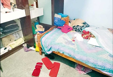 ஆண்டிப்பட்டி அருகே துணிகரம்: போலீஸ் சப்-இன்ஸ்பெக்டர் வீட்டில் திருட்டு