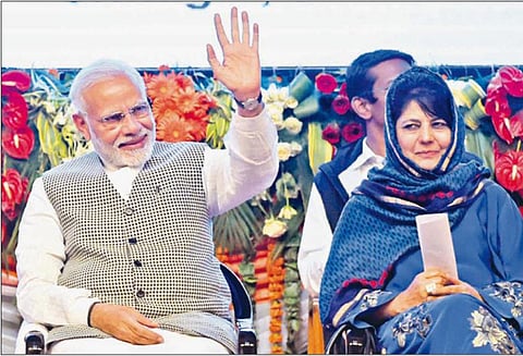 4 கோடி வீடுகளுக்கு ஒரு ஆண்டுக்குள் மின்சாரம் பிரதமர் மோடி உறுதி