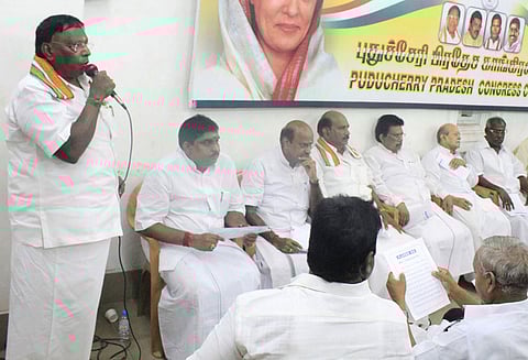 பெட்ரோல், டீசல் விலையை உயர்த்தி ஏழை மக்களின் ரத்தத்தை குடிக்கின்றனர் முதல்-அமைச்சர் நாராயணசாமி குற்றச்சாட்டு