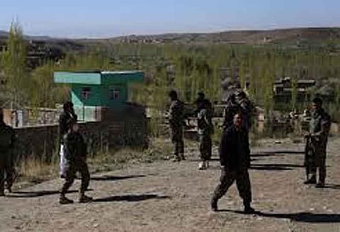 ஆப்கானிஸ்தானில் அடுத்தடுத்து தலீபான்கள் தாக்குதல்; 14 போலீஸ் அதிகாரிகள் பலி