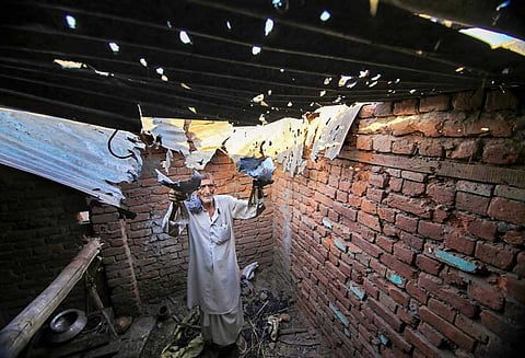 காஷ்மீர் எல்லையில் பாகிஸ்தான் ராணுவம் அத்துமீறிய தாக்குதல், 5 பேர் உயிரிழப்பு, 100 கிராம மக்கள் வெளியேறினர்