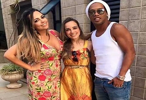 பிரேசில் கால்பந்து வீரா ரொனால்டினோ ஒரே நேரத்தில் 2 பெண்களை திருமணம் செய்கிறார்