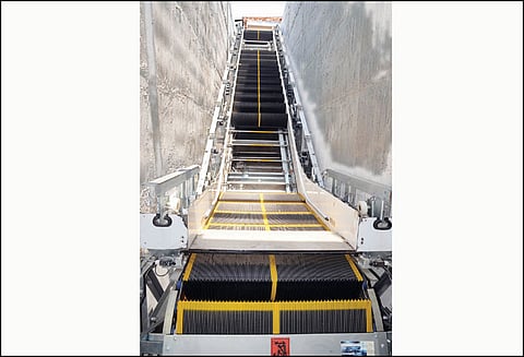 ஈரோடு ரெயில் நிலையத்தில் நகரும் படிக்கட்டு பொருத்தும் பணி தீவிரம்