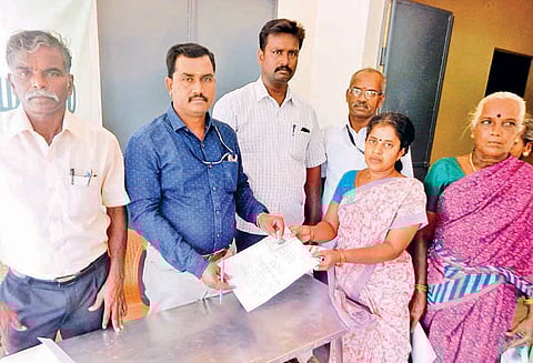 புதுகும்மிடிப்பூண்டி, கட்சூர் ஊராட்சிகளில் அம்மா திட்ட முகாம்