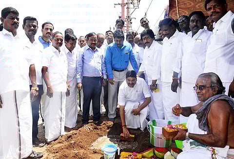 கடலூருக்கு மழைநீர் வடிகால் திட்டம் அமைச்சர் எம்.சி.சம்பத் அடிக்கல் நாட்டினார்