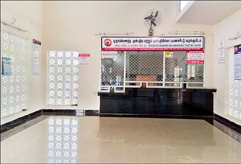 ரெயில் நிலையத்தில் இருக்கை வசதி செய்து கொடுக்க வேண்டும்