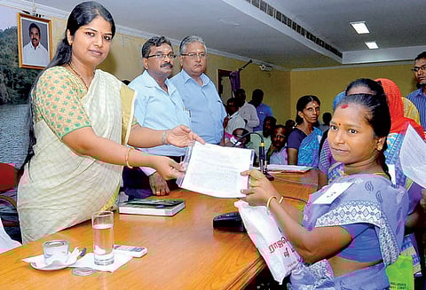 நெல்லையில், 15 பேருக்கு இலவச வீட்டுமனை பட்டா