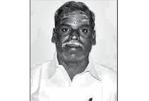 பள்ளிகொண்டா அருகே பட்டப்பகலில் செங்கல் சூளை அதிபர் சரமாரி வெட்டிக்கொலை