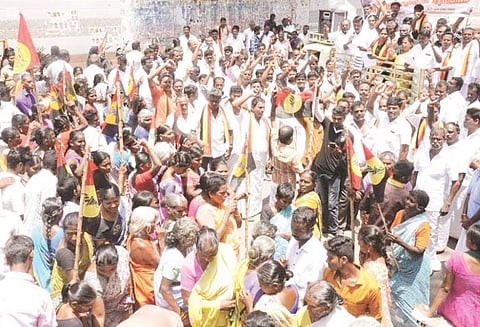 தூத்துக்குடி துப்பாக்கி சூடு சம்பவத்தை கண்டித்து நாமக்கல்லில் தே.மு.தி.க.வினர் ஆர்ப்பாட்டம்