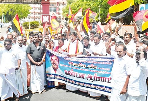 தூத்துக்குடி துப்பாக்கி சூடு சம்பவத்தை கண்டித்து தே.மு.தி.க.வினர் ஆர்ப்பாட்டம்