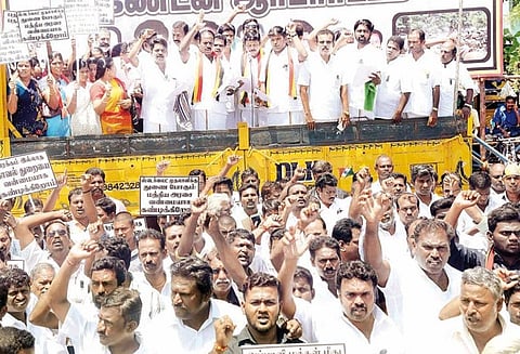 தூத்துக்குடி துப்பாக்கிச்சூடு சம்பவத்தை கண்டித்து தே.மு.தி.க.வினர் ஆர்ப்பாட்டம்