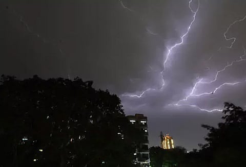 பீகார், உ.பி உள்ளிட்ட மாநிலங்களில் பலத்த காற்று, இடியுடன் கனமழை: 40 பேர் பலி