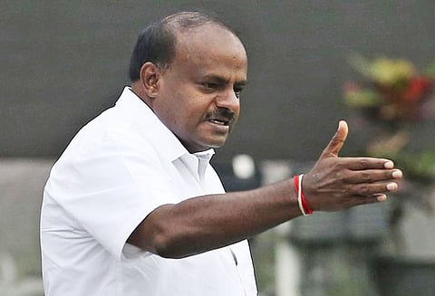 விவசாய சங்கத்தினர், உயர் அதிகாரிகளுடன் குமாரசாமி இன்று ஆலோசனை