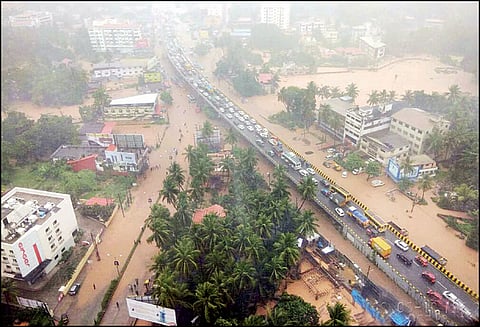 தென்மேற்கு பருவமழை தொடங்கியது கர்நாடக கடலோர மாவட்டங்களில் கனமழை கொட்டி தீர்த்தது