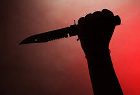 திருவள்ளூர் அருகே முன்விரோதத்தில் 2 பேருக்கு கத்திக்குத்து 3 பேர் கைது