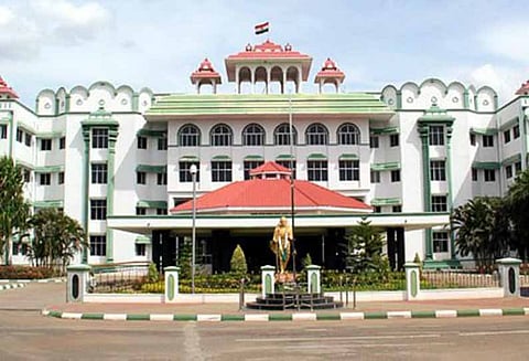 தூத்துக்குடி துப்பாக்கிச்சூடு: தமிழக அரசு பதிலளிக்க மதுரைக்கிளை உத்தரவு!