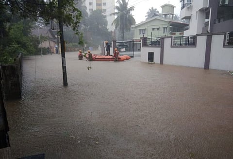 தட்சிண கன்னடாவில் கனமழைக்கு திரைப்பட இயக்குனர் உள்பட 3 பேர் சாவு