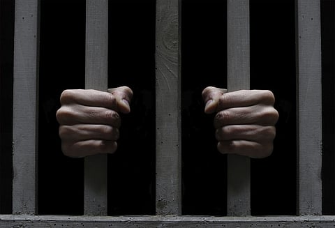 மைனர் பெண்ணை கற்பழித்த வாலிபருக்கு 10 ஆண்டுகள் சிறைத்தண்டனை - கோலார் கோர்ட்டில் தீர்ப்பு