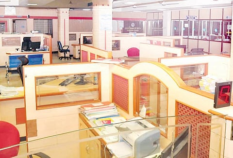 மாவட்டம் முழுவதும் வங்கி ஊழியர்கள் வேலைநிறுத்தத்தால் ரூ.560 கோடி பண பரிவர்த்தனை பாதிப்பு