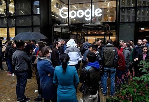 பாலியல் குற்றச்சாட்டுகள்; உயரதிகாரிகள் மீது நடவடிக்கை கோரி கூகுள் நிறுவன ஊழியர்கள் போராட்டம்