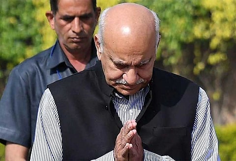 எம்.ஜே அக்பர் பாலியல் பலாத்காரம் செய்ததாக அமெரிக்க பெண் பத்திரிகையாளர் குற்றச்சாட்டு