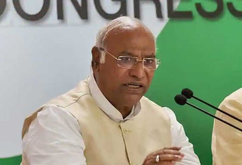 சி.பி.ஐ. இயக்குநரை விடுமுறையில் அனுப்பிய அரசின் முடிவுக்கு எதிர்ப்பு; சுப்ரீம் கோர்ட்டில் கார்கே மனு