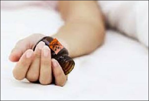 கணவரை பயமுறுத்துவதற்காக விஷம் குடித்த பெண் பரிதாப சாவு