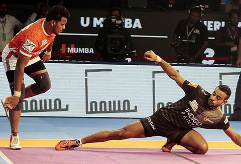 புரோ கபடி: மும்பை, பெங்களூரு அணிகள் வெற்றி