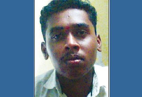 ஆரணி அருகே மொபட் மீது வேன் மோதல்; வாலிபர் பலி