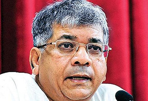 ராமர் கோவில் பிரச்சினையில் வாக்கெடுப்பு நடத்த வேண்டும் : பிரகாஷ் அம்பேத்கர்