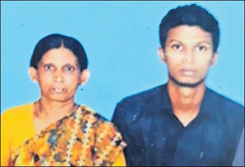 பங்கு சந்தை முதலீட்டில் நஷ்டம்: தாய்-மகன் தூக்குப்போட்டு தற்கொலை நெல்லையை சேர்ந்தவர்கள்