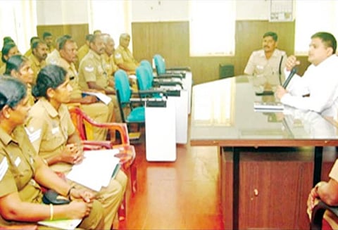 திருவாரூரில் போலீஸ் நிலைய வரவேற்பாளர் பயிற்சி போலீஸ் சூப்பிரண்டு தொடங்கி வைத்தார்