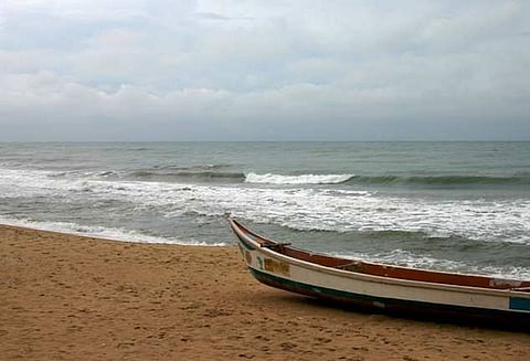 சென்னை மெரினா கடற்கரையில் பெண்ணை கொன்று உடல் மணலில் புதைப்பு யார் அவர்? போலீசார் விசாரணை