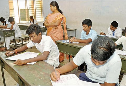 கிருஷ்ணகிரி மாவட்டத்தில் தேசிய திறனாய்வு தேர்வு - 3,834 மாணவ, மாணவிகள் எழுதினர்