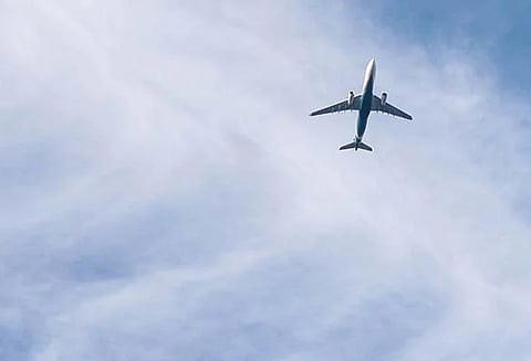 நடு வானில் விமானங்கள் மோதல்: விமானி பலி