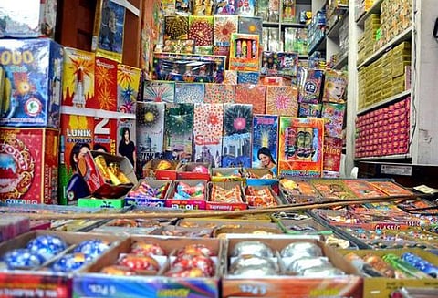 நேர கட்டுப்பாடு எதிரொலி: பட்டாசு விற்பனை கடுமையாக பாதிப்பு - உற்பத்தியாளர்கள், விற்பனையாளர்கள் அதிர்ச்சி