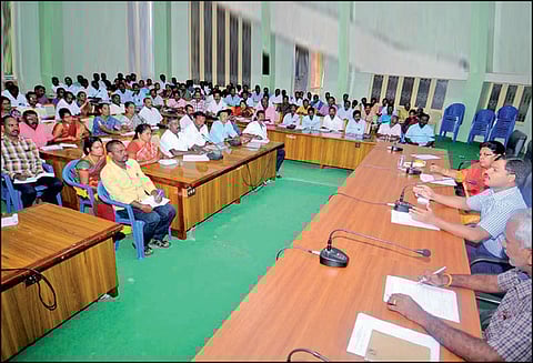 முழு சுற்றுப்புறத்தூய்மை பணிகளை மேற்கொள்ள வேண்டும் கலெக்டர் வீரராகவ ராவ் உத்தரவு