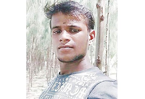 திருச்செங்கோடு அருகே வாலிபர் கத்தியால் குத்திக்கொலை