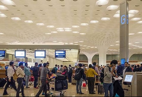 ஏர் இந்தியா ஒப்பந்த ஊழியர்கள் போராட்டம்: மும்பை விமான நிலையத்தில் விமான போக்குவரத்து பாதிப்பு