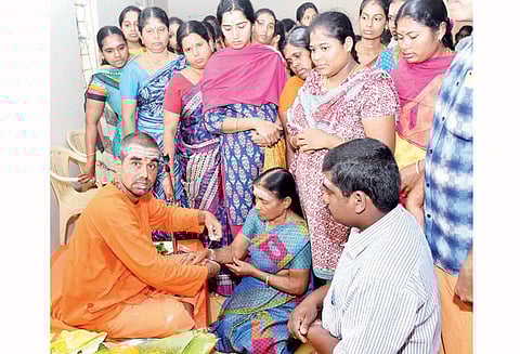 அலகுமலை முத்துக்குமார பாலதண்டாயுதபாணி கோவிலில் கந்தசஷ்டி விழா