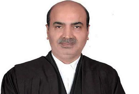 தேர்தலில் போட்டியிட பட்டதாரிகளை மட்டுமே அனுமதிக்கவேண்டும் - தேர்தல் கமி‌ஷனிடம் பா.ஜனதா தலைவர் கோரிக்கை