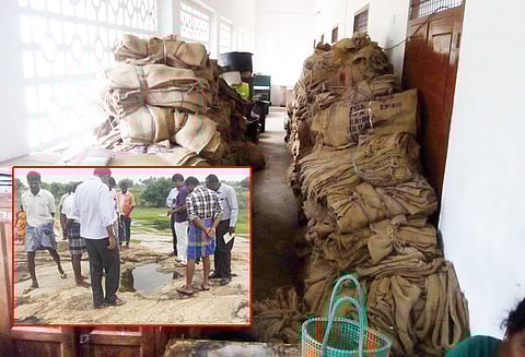 டெங்கு கொசு உற்பத்திக்கு ஏதுவாக சாக்குபைகள்: தோகைமலை ஒன்றிய நிர்வாகத்துக்கு ரூ.500 அபராதம்