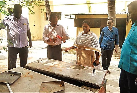 டெங்கு கொசு உற்பத்திக்கு காரணமாக இருந்த தியேட்டருக்கு ரூ.25 ஆயிரம் அபராதம் - அதிகாரிகள் நடவடிக்கை