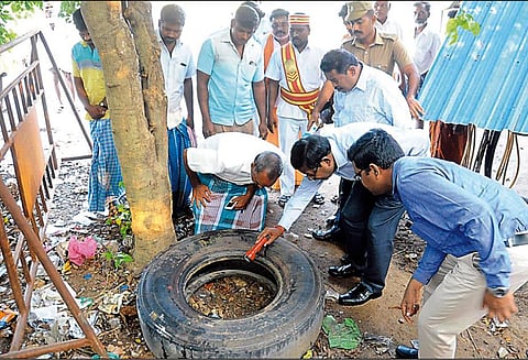 டெங்கு கொசு உற்பத்திக்கு காரணமாக இருந்த பஞ்சர் கடை உரிமையாளருக்கு ரூ.10 ஆயிரம் அபராதம் - கலெக்டர் சுப்பிரமணியன் நடவடிக்கை