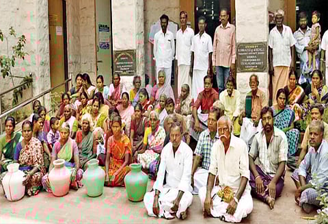 குடிநீர் கேட்டு காலிக்குடங்களுடன் மாநகராட்சி அலுவலகத்தை முற்றுகையிட்ட பொதுமக்கள்