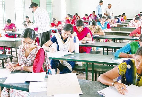 பெரம்பலூர், அரியலூர் மாவட்டங்களில் குரூப்-2 தேர்வினை 8 ஆயிரத்து 837 பேர் எழுதினர்